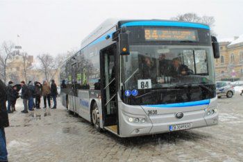 Първият батериен електробус в България от днес се движи по линия 84 в София