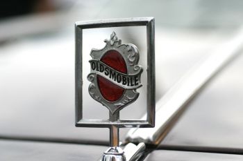През 2004 г. е ликвидирана една от най-старите автомобилни марки в света – Oldsmobile