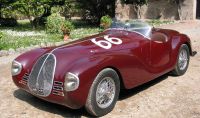 През 1940 г. Енцо Ферари представя първия изцяло конструиран от него автомобил
