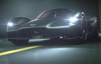 Интериорът на хиперколата Aston Martin Valkyrie (Видео)
