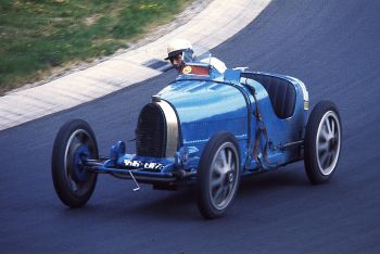 Официално дебютира Bugatti 35