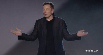 Акциите на Tesla се сринаха след емоционално интервю на Илон Мъск