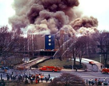 През 1962 г. в пожар по време на ремонт изгаря Ротондата на Форд