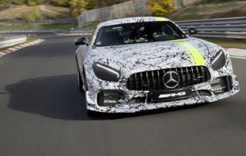 Mercedes-AMG анонсира GT R PRO. Показва го в края на месеца