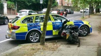 Лондонската полиция вече спира с “Тактически контакт” крадци на мотори и мопеди - видео