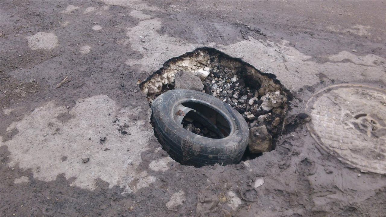 Как да приложим умело износена гума в запълване на дупка