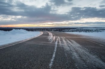 Проучване на Nokian Tyres: най-големият риск на пътя през зимата са превишените скорости и хлъзгавите пътища