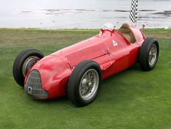 През 1938 г. дебютира една от легендите във автомобилния спорт - Alfa Romeo 158