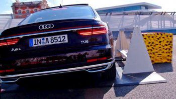 Показаха на видео уникална способност на седана Audi A8 
