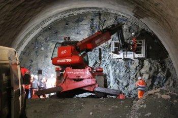 Министър Петя Аврамова и председателят на АПИ Георги Терзийски ще проверят напредъка при изграждането на тунел „Железница“ на АМ „Струма“