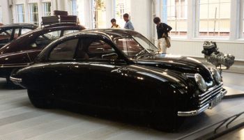 През 1947 г. е представен първия прототип на автомобил с марката SAAB