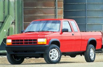 Във Виетнам през 1995 г. започва производството на пикапа Dodge Dakota