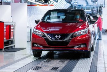 Nissan празнува производството на 500 000-я LEAF