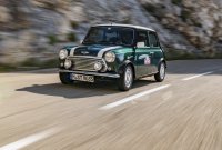 ПАДИ ХОПКЪРК: ДЖЕНТЪЛМЕН, ЛЕГЕНДА В CLASSIC MINI И ПЕТИЯТ ЧЛЕН НА „БИЙТЪЛС“.