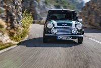 ПАДИ ХОПКЪРК: ДЖЕНТЪЛМЕН, ЛЕГЕНДА В CLASSIC MINI И ПЕТИЯТ ЧЛЕН НА „БИЙТЪЛС“.