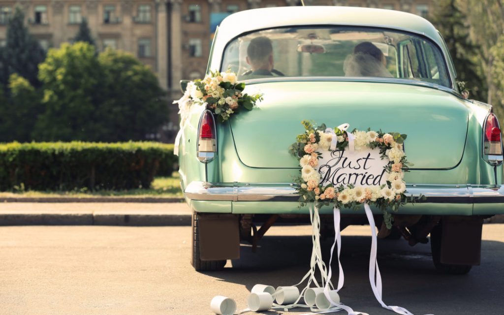 Ретро декорация на сватбен автомобил
