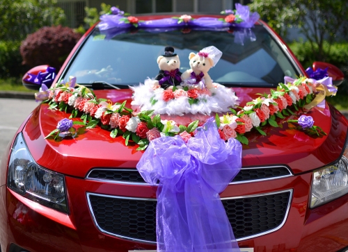 Украса на автомобил за сватба